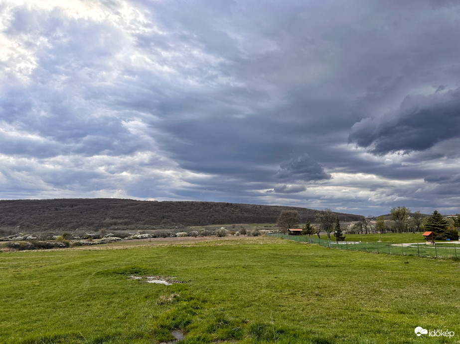 Dörgicse felett az ég 