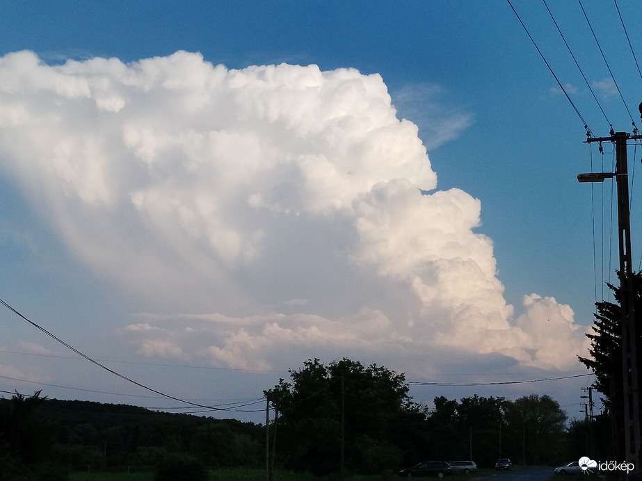 Esti zivatar felhők