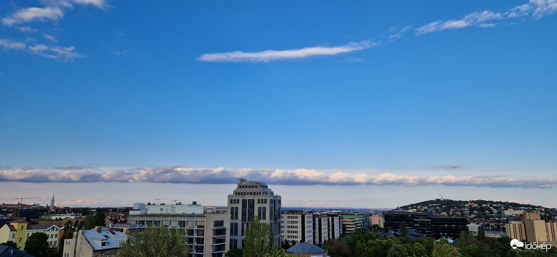 Arcus felhő Budapest felett