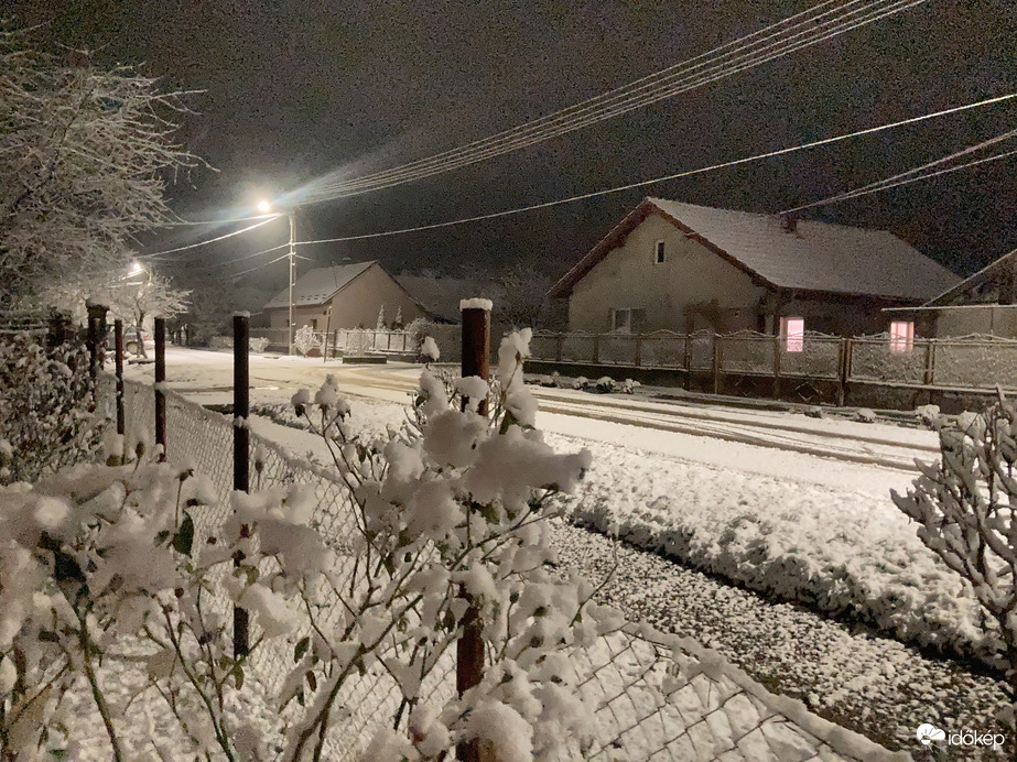 Szép kis mennyiség gyűlt itt össze a hóból pillanatok alatt Szamosdarán.