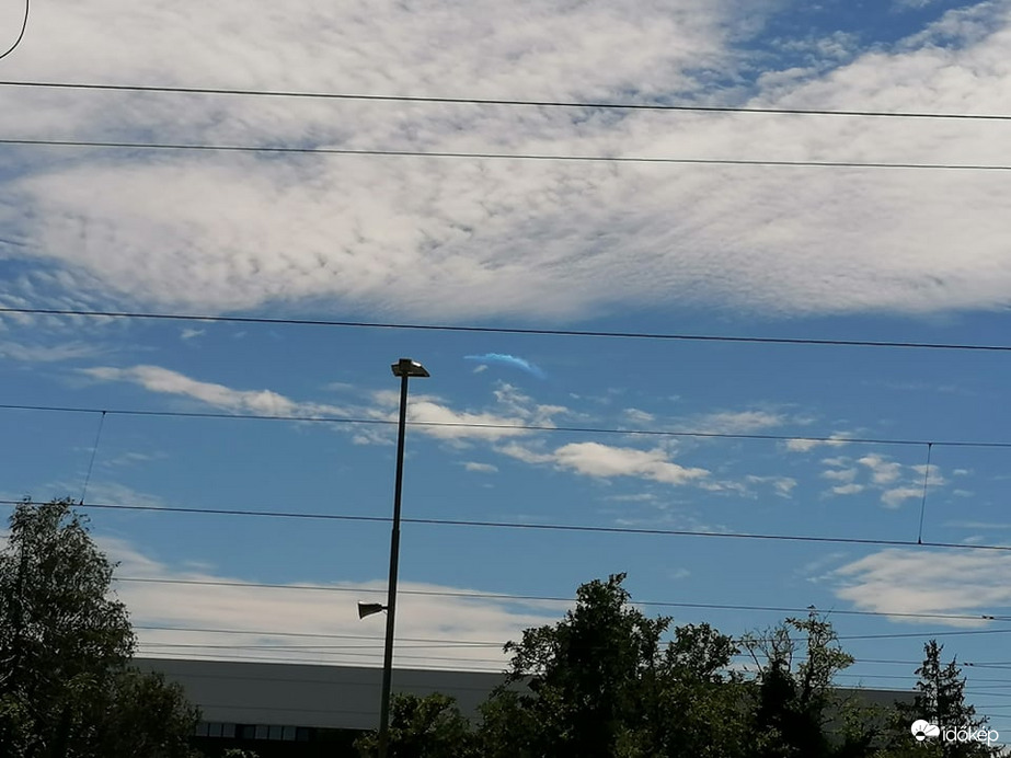 Ritka felhőjelenség - acélkék szinezet