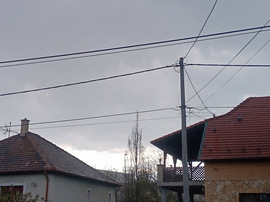 Esőben.