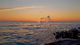 Kissé hullámos napfelkelte 