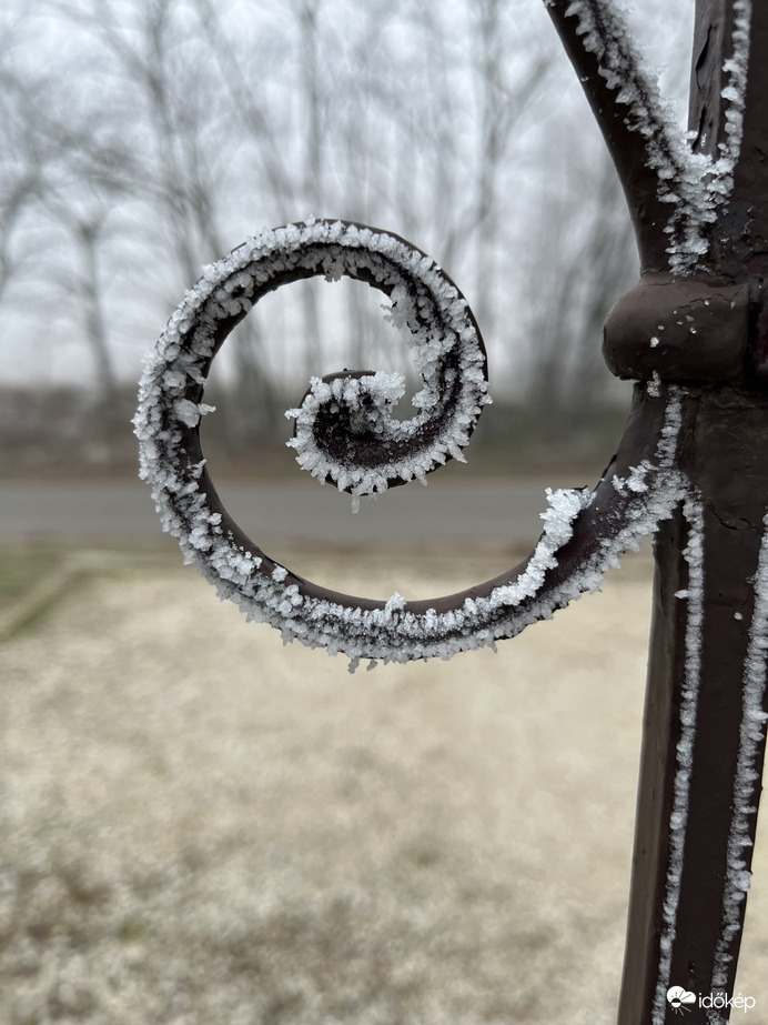 Zúzmarával csipkézve