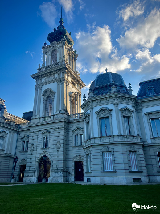 Naplemente előtt a keszthelyi kastélyparkban