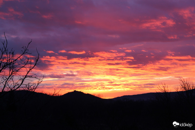 A szigligeti vár, naplementében