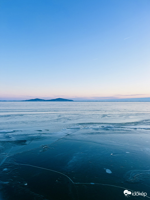 A befagyott Balaton és Fonyód