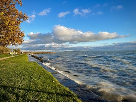 Hullámzó Balaton Szigligetnél 