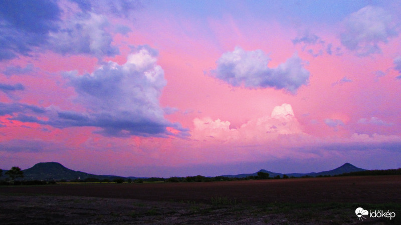 Ilyen felhőkkel búcsúzik 2018 áprilisa...