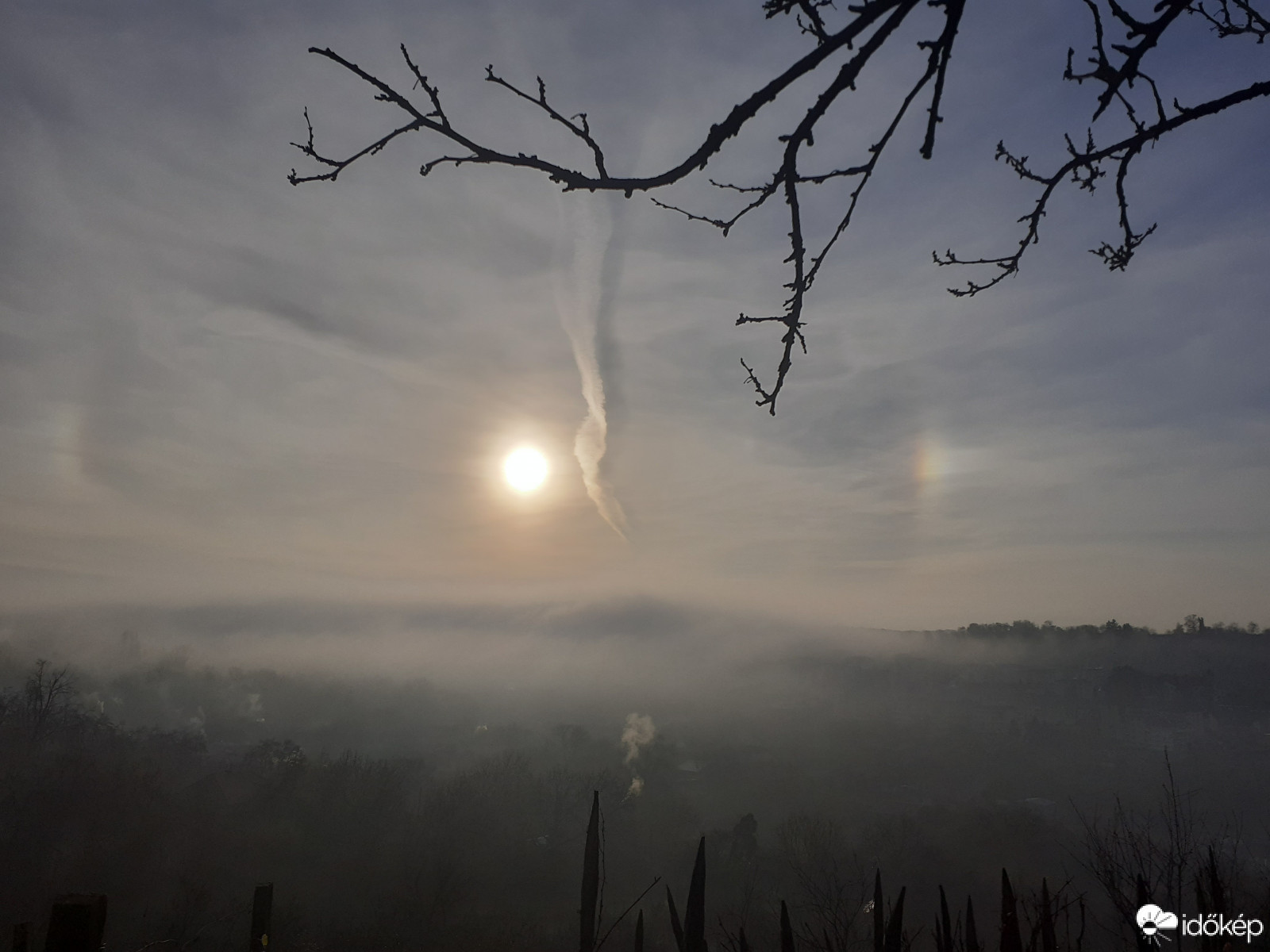 Köd felett, melléknapok alatt...