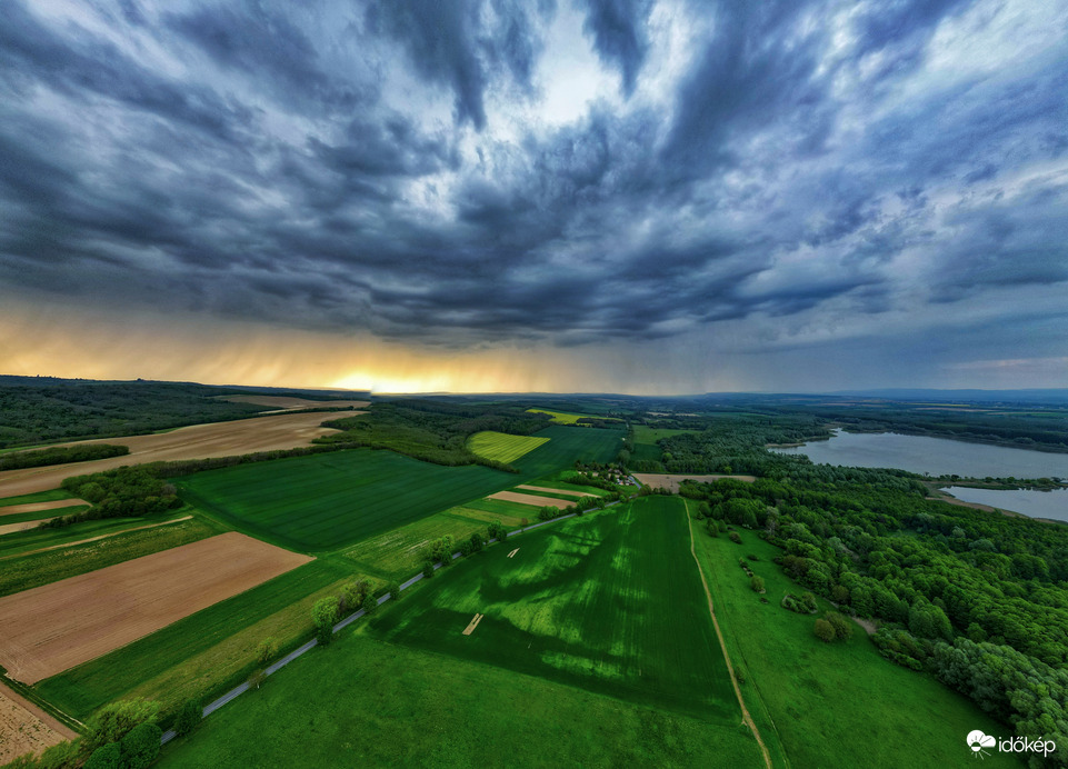 Érkeznek a záporok 