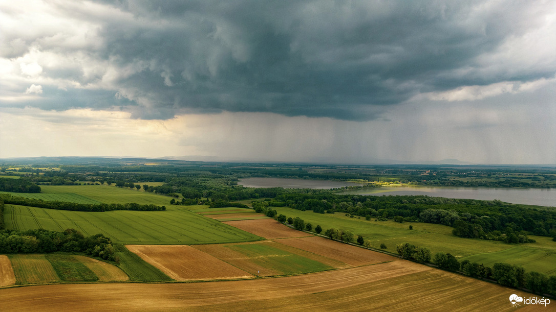 Délutáni záport okozó tömb....