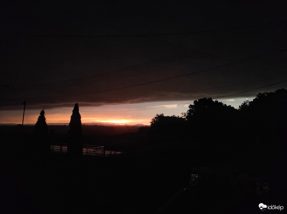 A reggel utolsó fényei..... Armageddon :( 