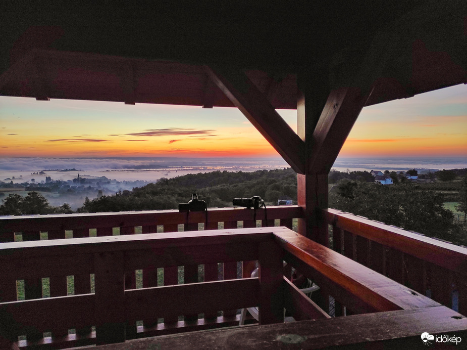 Szombat reggeli párás napkelte 