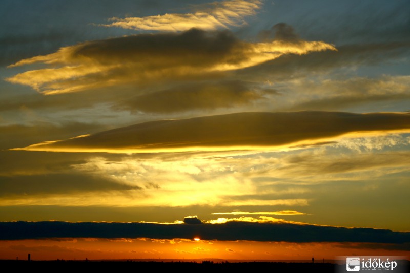 Altocumulus lenticularis