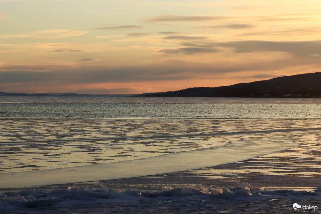 JEGES SÁVOK ÉS FÉNYEK 