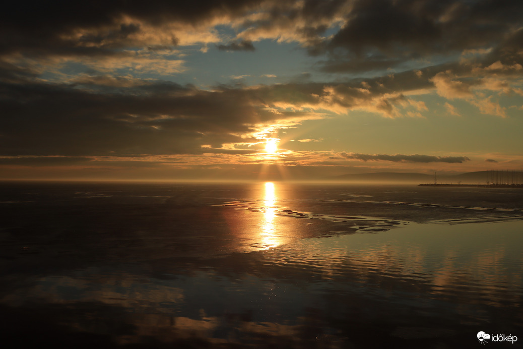 Februári alkonyati varázslat