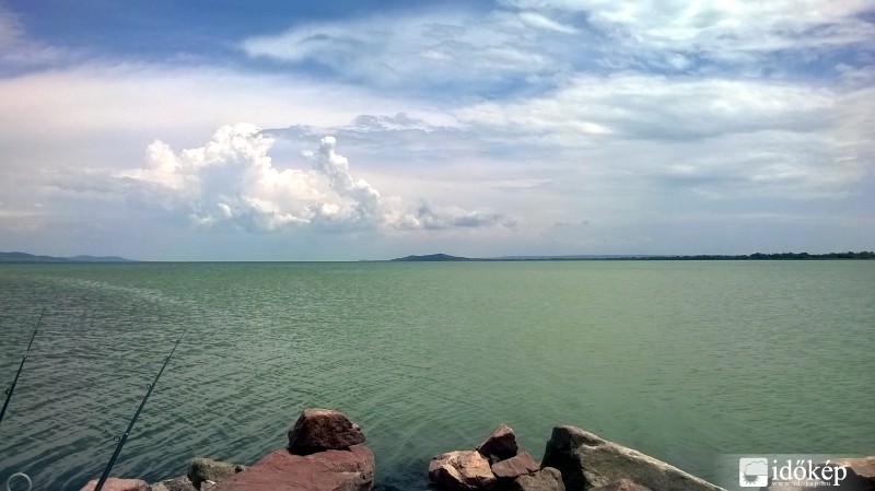 Balaton :) ( háttérben távoli zivatar )