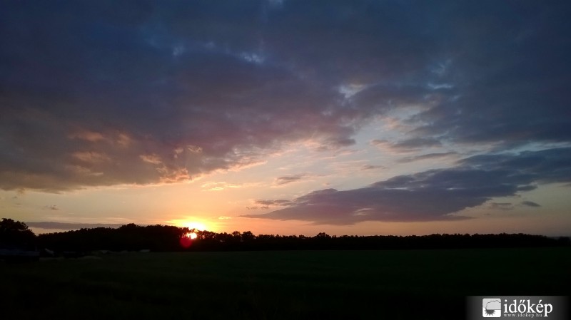 Május végi naplemente