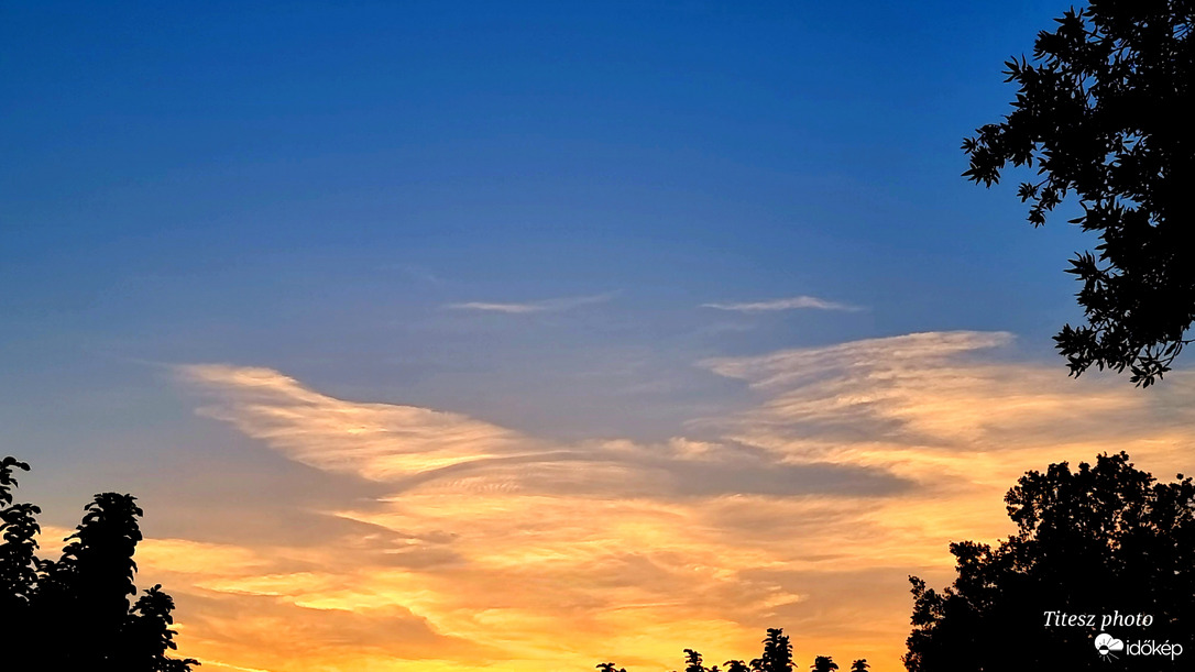 a lenyugvó nap ma is máshol ért