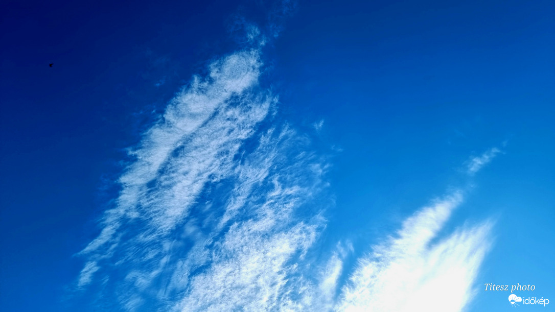 reggeli felhő tus