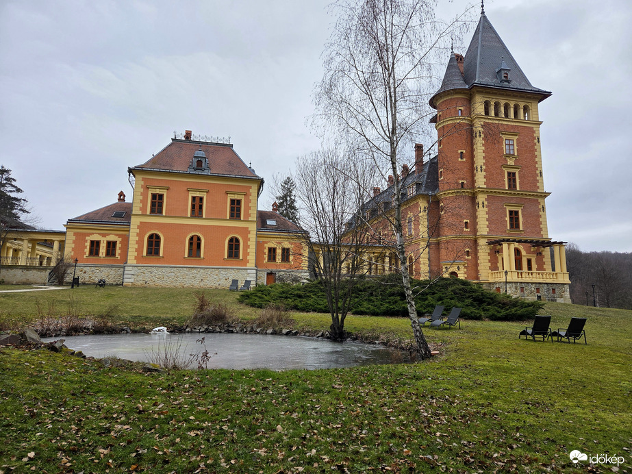 Most nem túl kellemes kiülni :)