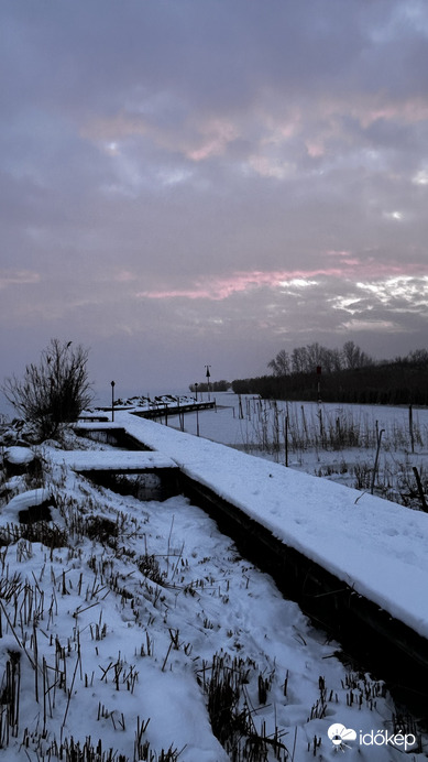 Téli naplemente a csónakkikötőből