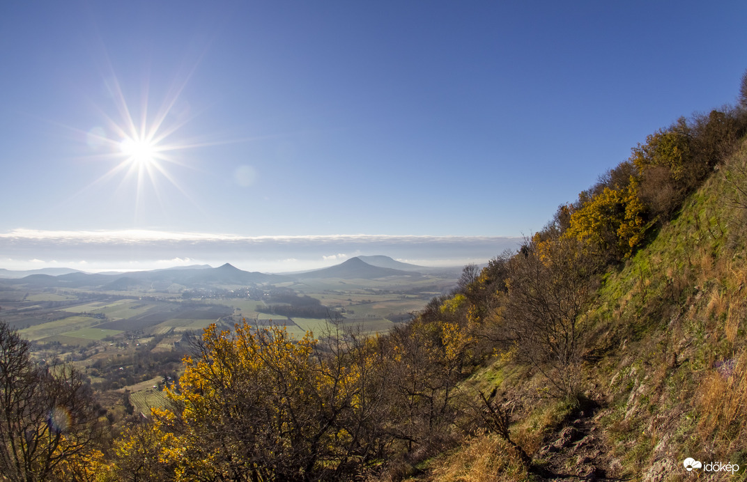 Kilátás a Csobáncról a Balaton felé