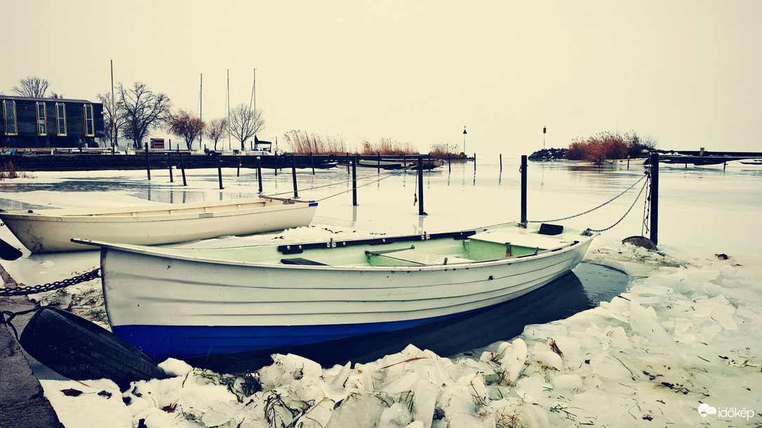 Már csak eső van a jégen... Ma már nincs tömeg... 