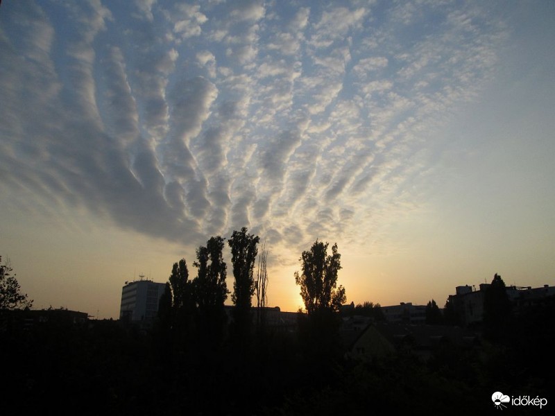 Mindjárt kibukkan..