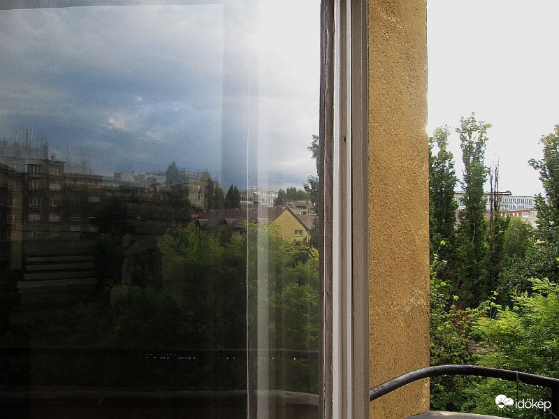 Tükörkép eső után..