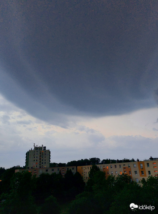 Vihar előtt