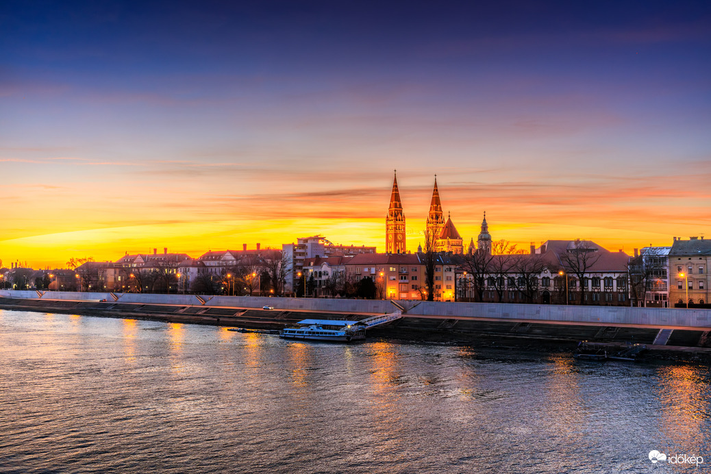 Az év első naplementéje Szegeden