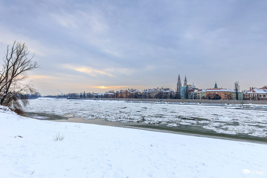 Beállt a Tisza Szegednél