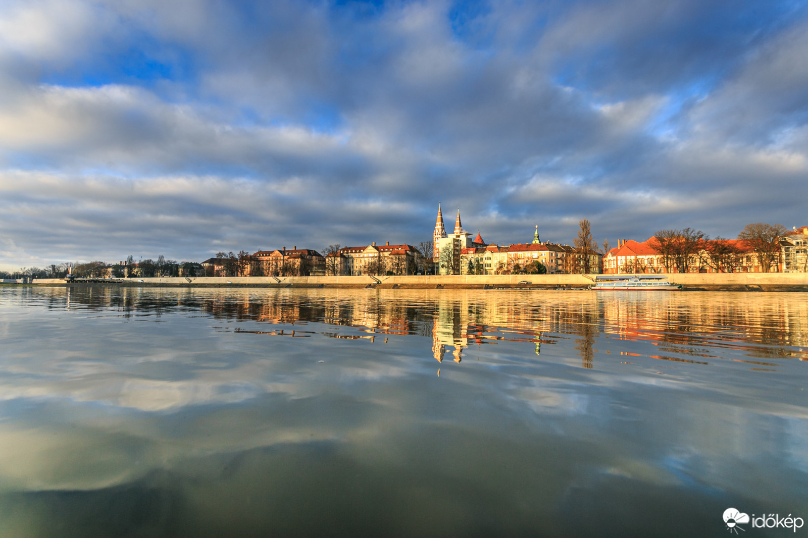 Reggeli fények a Tiszán