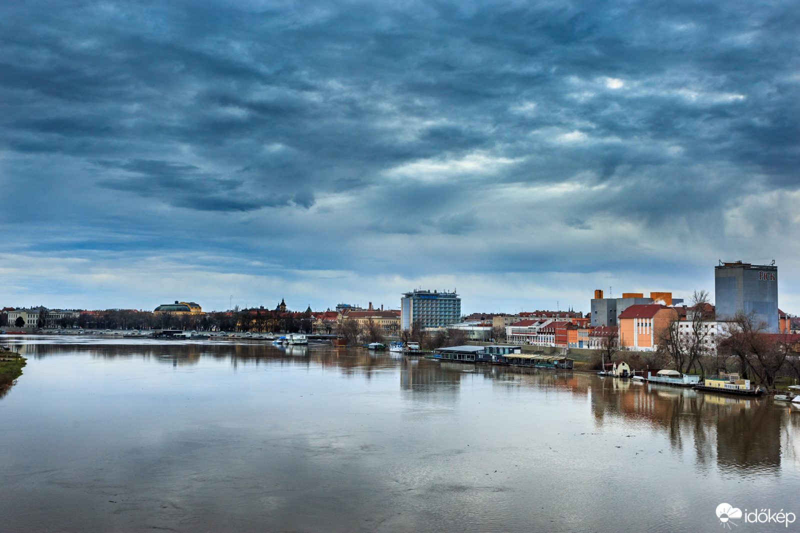 A Tisza felett az ég