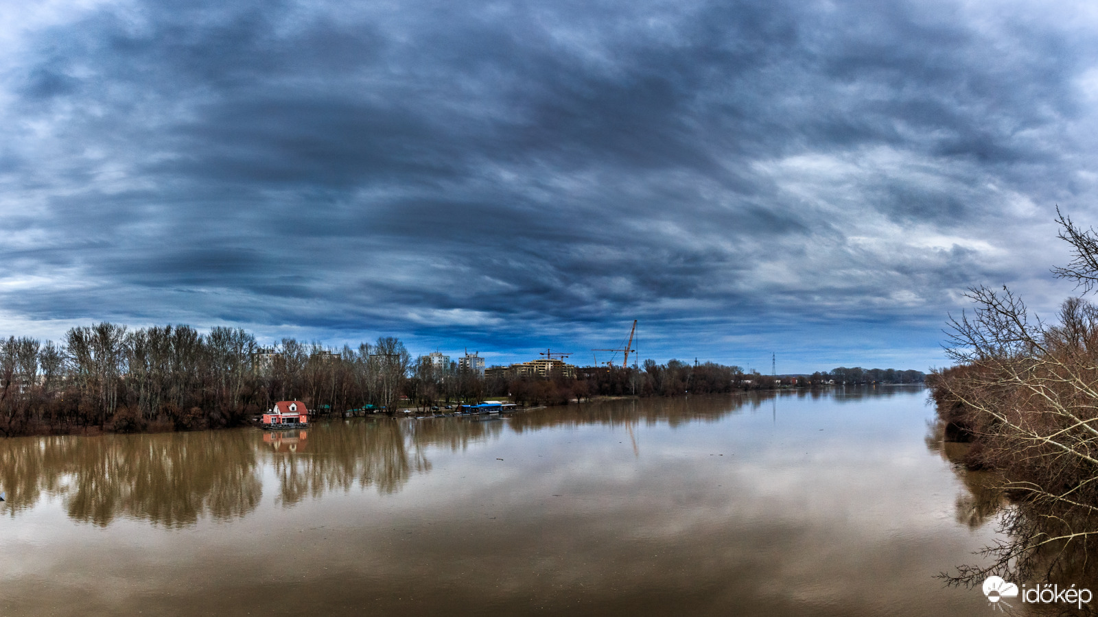 A Tisza felett az ég