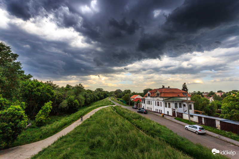 Pünkösdi felhők