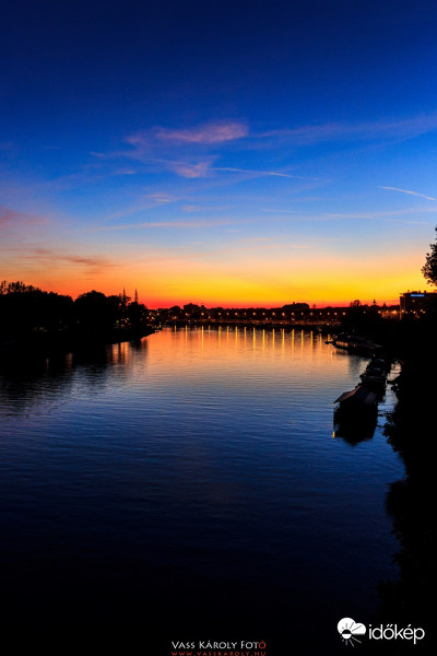 Alkony a Tiszán