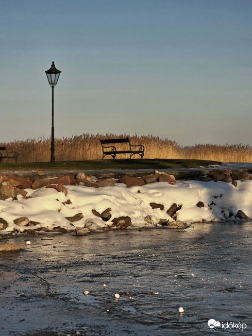 Séta a befagyott Balatonnál