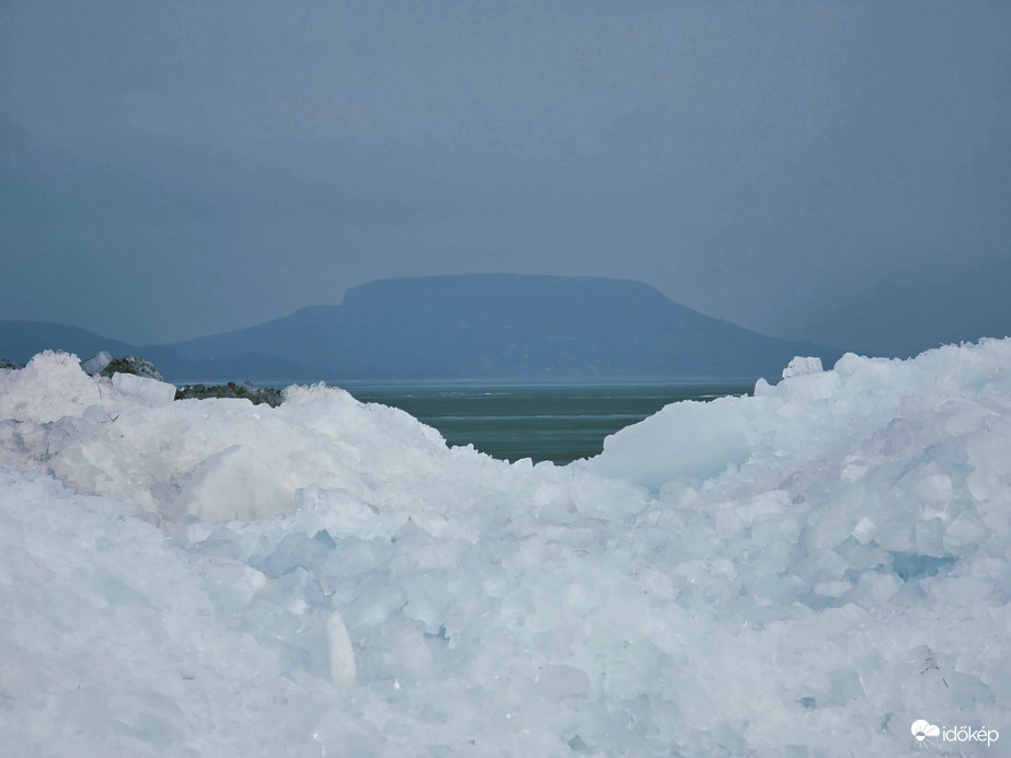 Badacsony a jégkockák között