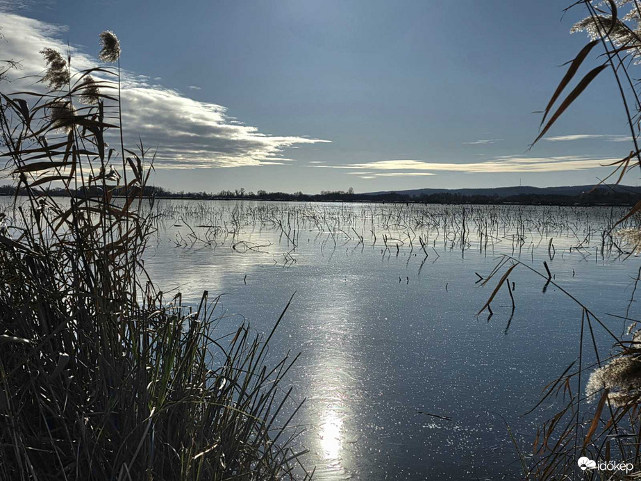 Fagyos, jeges horgásztónál