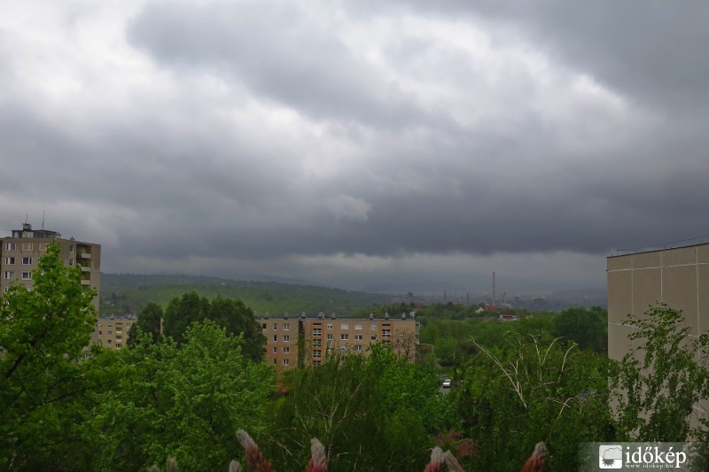 Égkép vasárnap déltájban