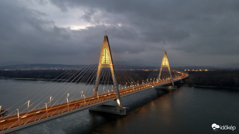 Hófelhők érkeztek naplementekor