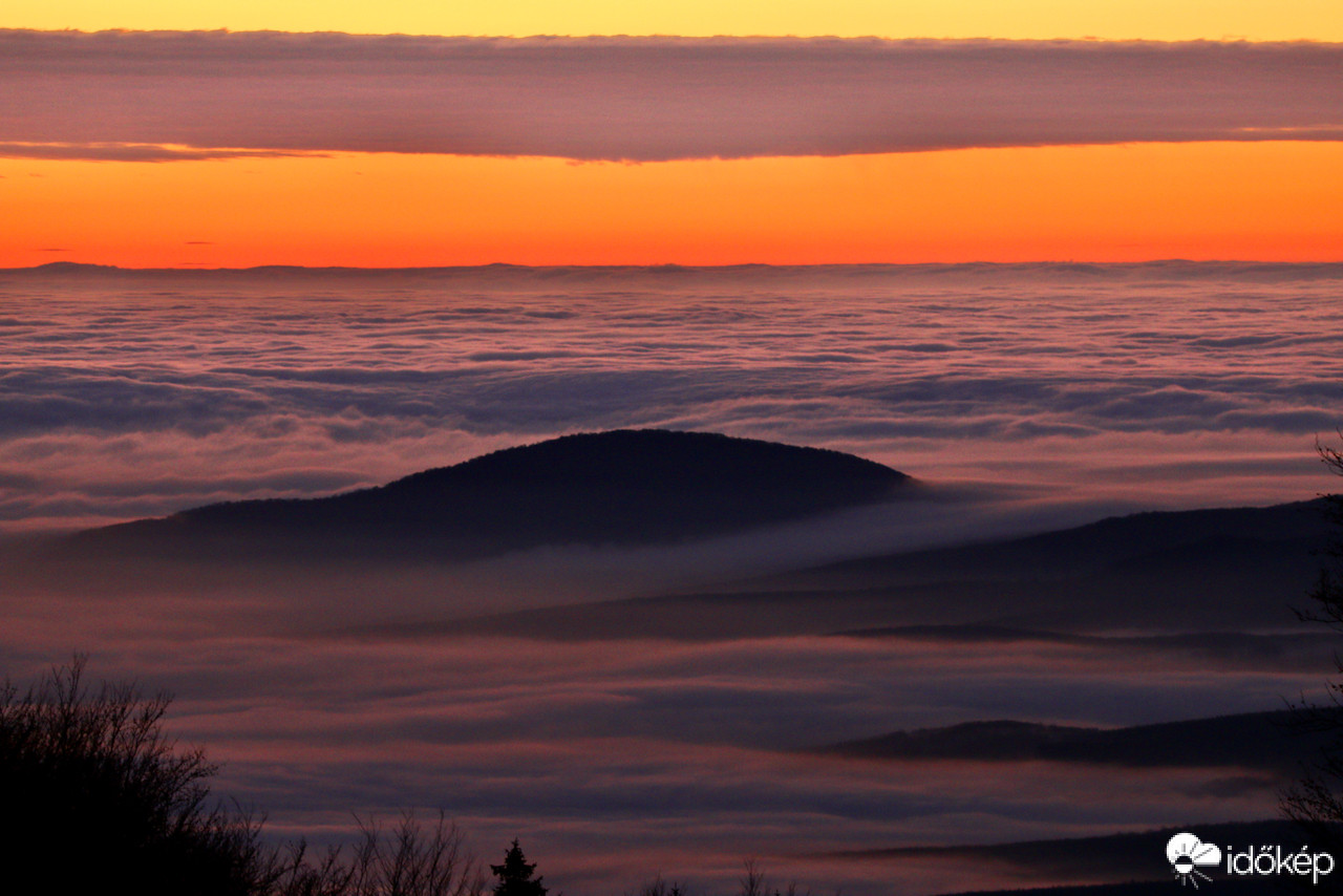Kékestetőről naplemente után 3 perccel. 