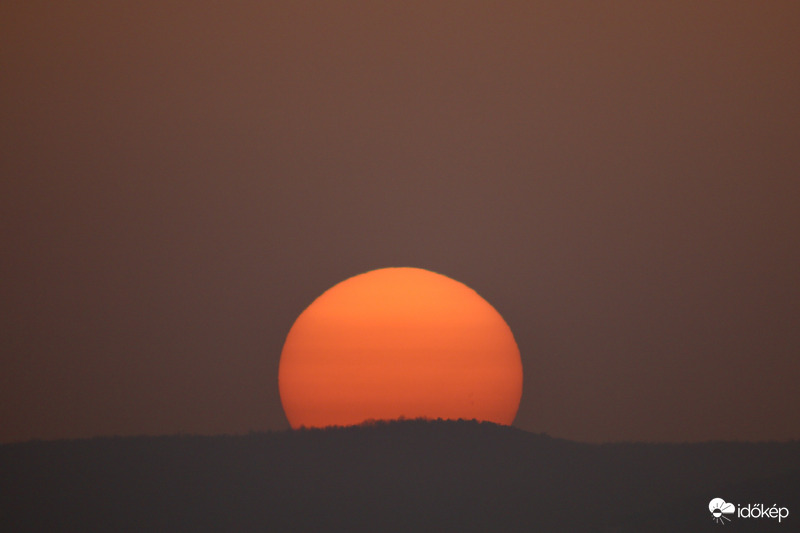 Szaharai homokszínű Nap