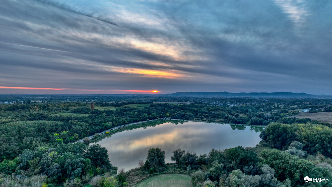 Budapest legnagyobb tavánál