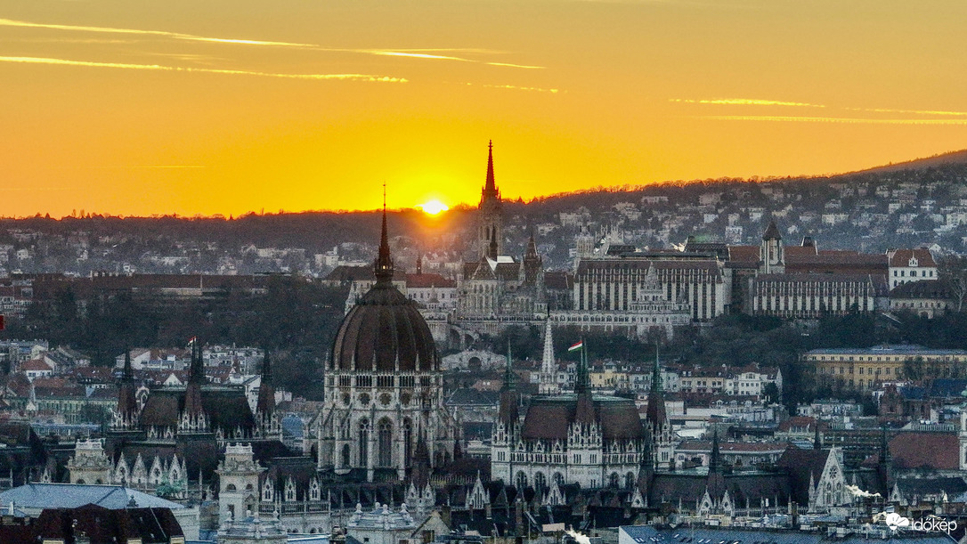 Országház és a Mátyás-templom között