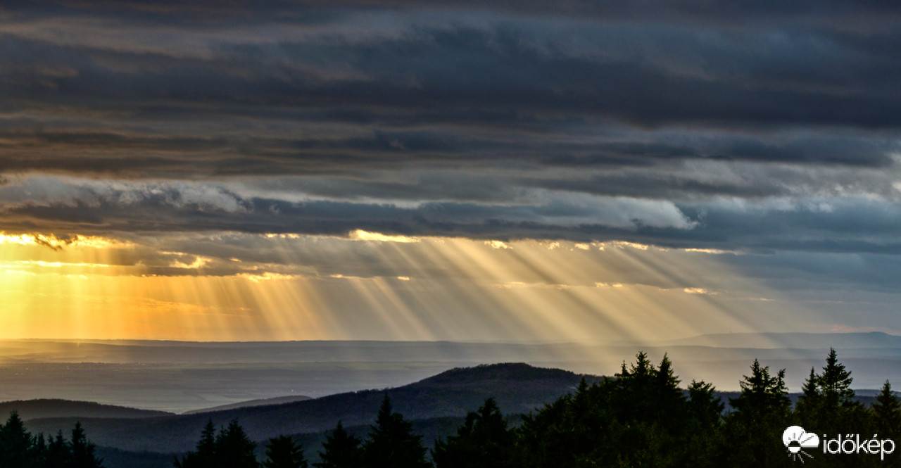 Naplementekor a Galya-kilátóból