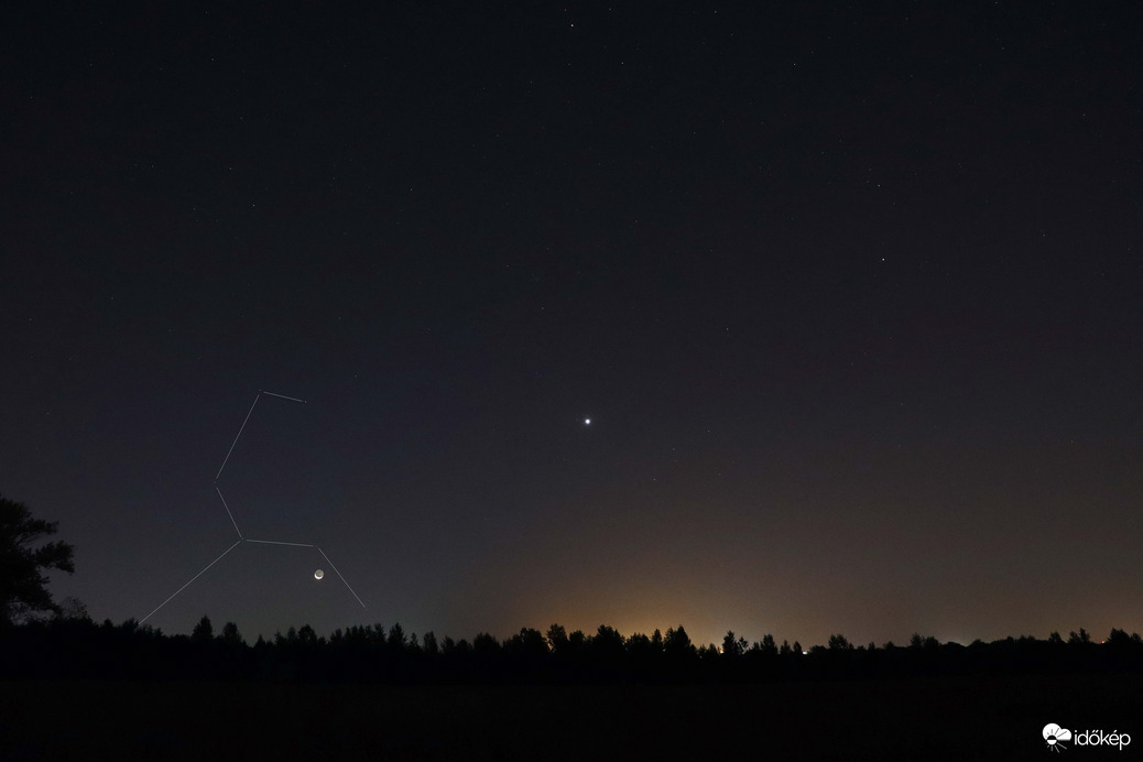 Ma hajnalon a kelő holdsarló 